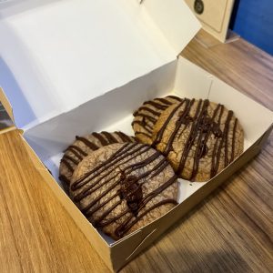 Ciasteczka z kremem orzechowo-czekoladowym